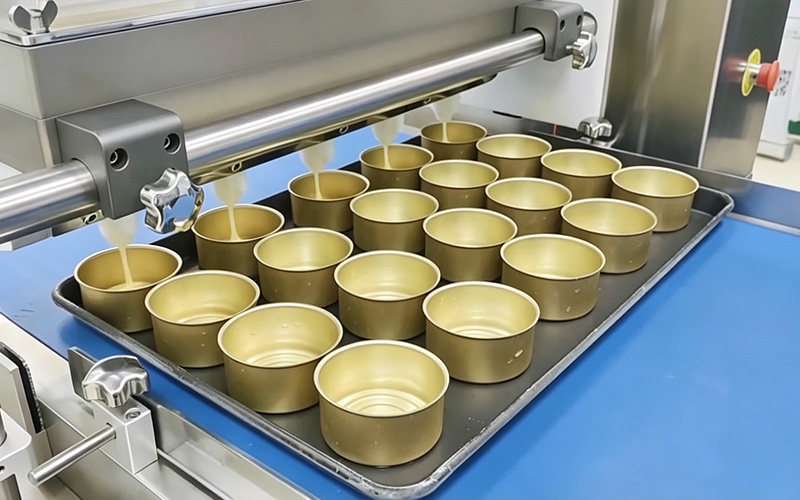 ¿Verido irregular de la masa? ¿Llenado manual lento? ¡Este dosificador de masa totalmente automático resuelve todos los problemas de producción en masa de una sola vez!